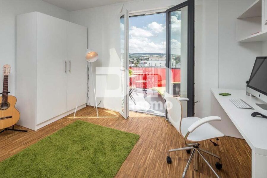 WE12 KFW 55 Zwei-Zimmer-Appartment Balkone, barreierefrei, möbliert ideal als Pendler / RBNB - Zimmer / Zugang Balkon